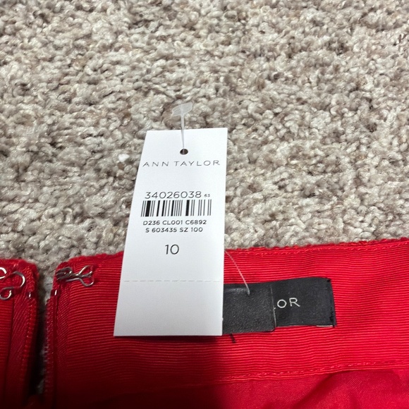 Ann Taylor NWT red skirt with pearl buttons - Picture 2 of 3
